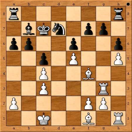 The position after Magnus Carlsen plays 17. Rg3.